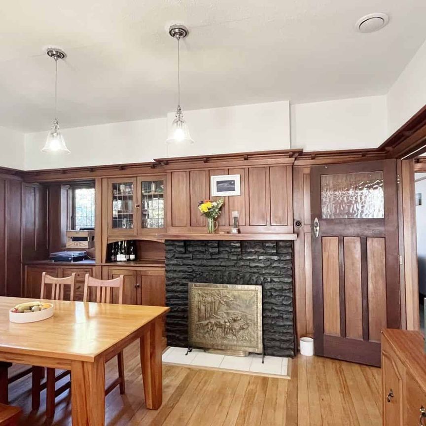 ASHBURTON, THREE BEDROOMS, HEAT PUMP, LOG BURNER - Photo 1