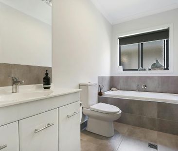 Modern Central Townhouse! - Photo 6