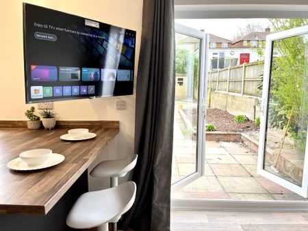 1 bedroom in a house share to rent - Photo 4