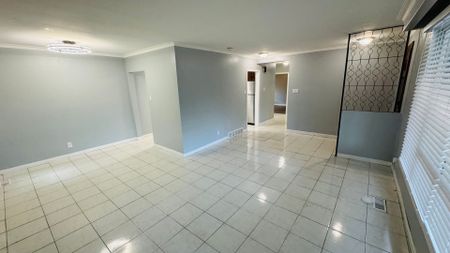 For Lease - 9762 Keele Street Unit# Main Floor, Vaughan, Ontario - Photo 4