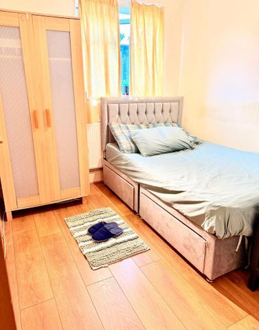 1 bedroom in a house share to rent - Photo 5