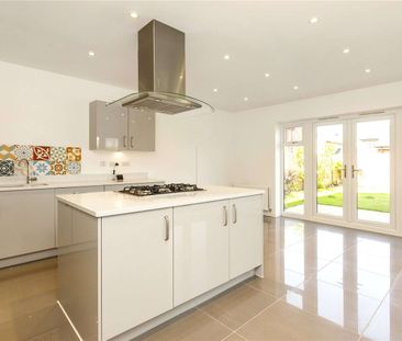 A beautiful detached family home in a semi rural location. - Photo 6