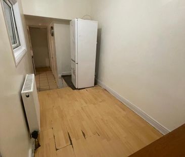 5 bedroom flat to rent - Photo 4