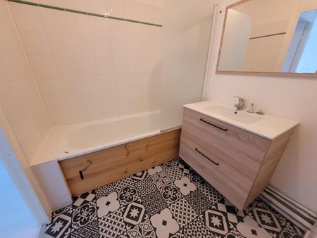 Location Appartement 2 pièces 58m² LILLE 59000 - Photo 4