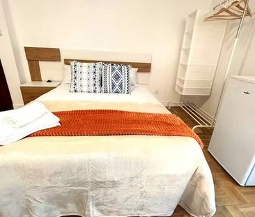 Avenida de Fuenlabrada, Leganés, Community of Madrid 28912 - Photo 2