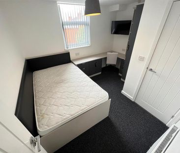 4 bedroom terraced house to rent - Photo 5