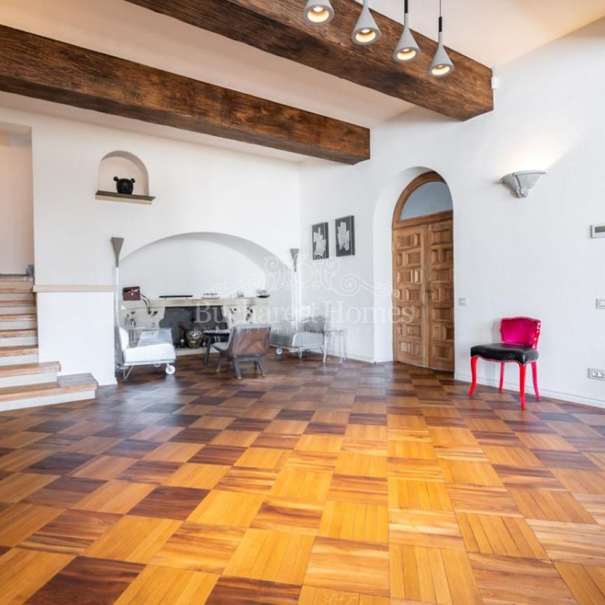 Impressive Mediterranean Mansion With Garden Ideal for Diplomats, Downtown - Photo 1
