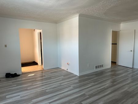 For Lease - 26 Gooderham Drive Unit# Main, Toronto, Ontario - Photo 2