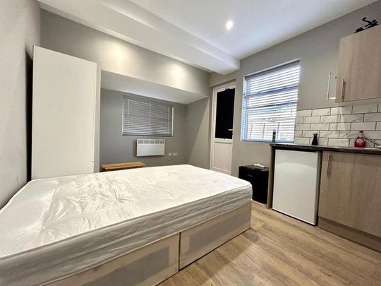 Studio to rent - Photo 1