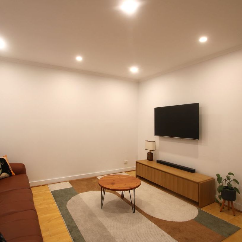 Spacious 2 Bedroom Apartment in the Heart of Carlton - Photo 1