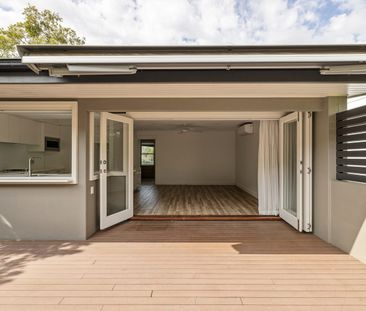 Private renovated apartment / expansive outdoor living - Photo 1