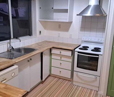 Sunny and warm three bedroom townhouse in Waterloo - Photo 2