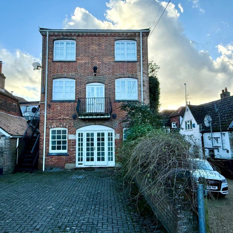 1 Bedroom Flat / Apartment - Bank Street, Bishops Waltham - Photo 1