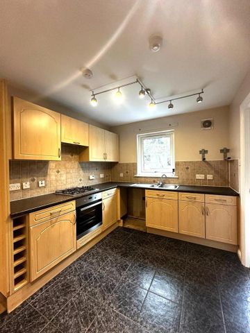 4 bedroom detached house to rent - Photo 5
