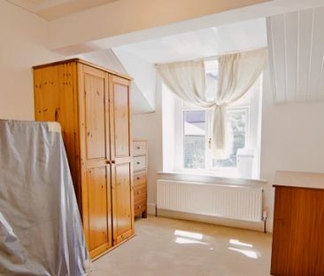 5 Bed 2 Bath - Photo 6