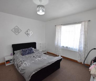 3 bedroom end of terrace house to rent - Photo 3