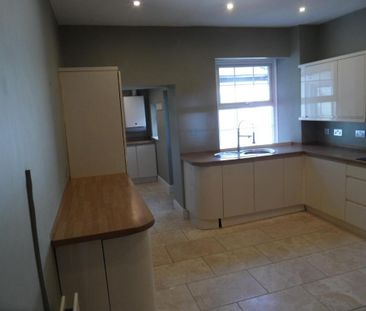 3 bedroom end of terrace house to rent - Photo 1