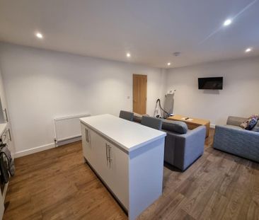 2 bedroom ground floor flat to rent - Photo 2