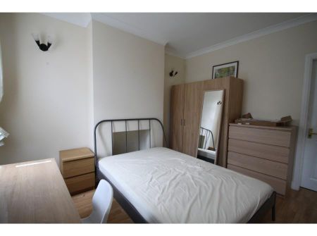 4 bedroom terraced house to rent - Photo 4