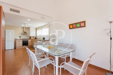 House with terrace for rent in La Pobla de Vallbona - Photo 3