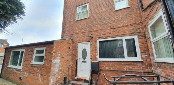 25 Peel Grove, Manchester, M12 - Photo 2