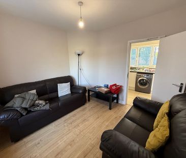 4 bedroom semi-detached house to rent - Photo 1