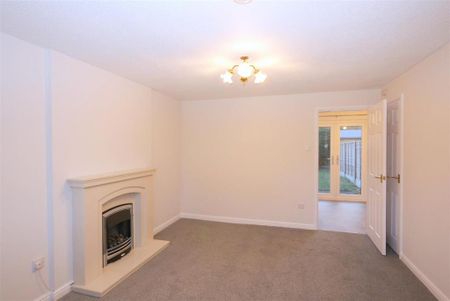 2 bedroom mews to rent - Photo 4
