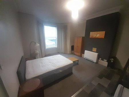 1 bedroom in a house share to rent - Photo 4