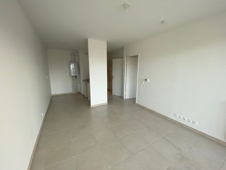A louer, Appartement Marseille 13012, Les 3 Lucs, 2 pièces . 38 m2 - Photo 2