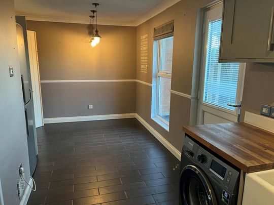 3 bedroom terraced house to rent - Photo 1