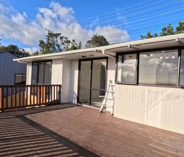 Sunny Elevated 4BR with Sea Views - Photo 1