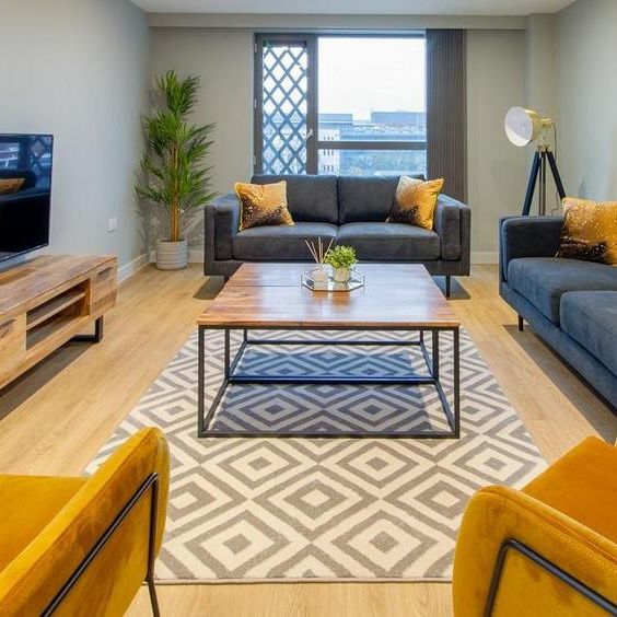 1 bedroom in a flat share to rent - Photo 1