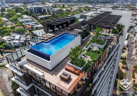 Modern 1 Bedroom Apartment For Rent - Photo 3