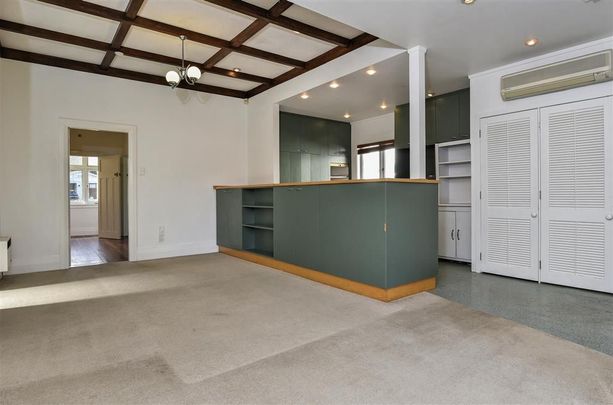 Character 1920's Bungalow - With wood burning fireplace and Heatpump! - Photo 1