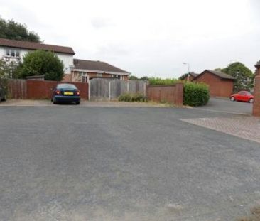 Bungalow to rent on - Photo 1