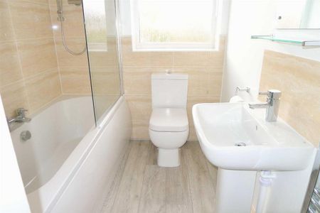 2 bedroom terraced house to rent - Photo 5