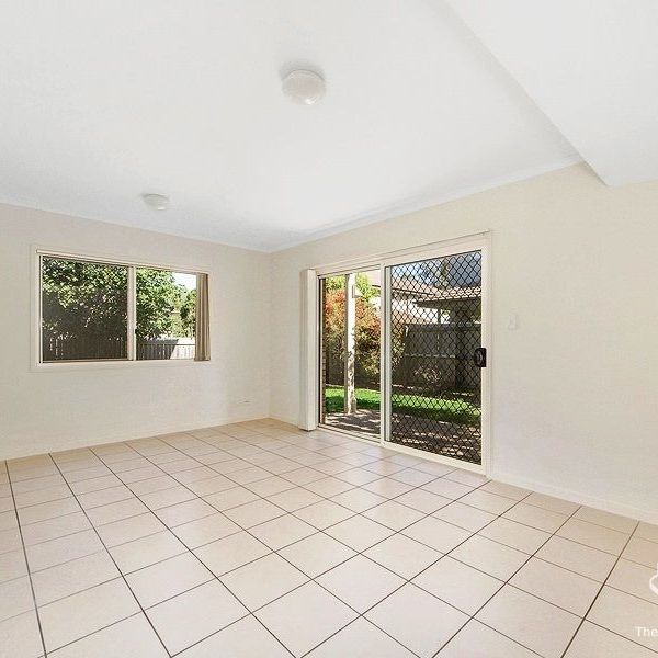 Townhouse break lease 530pw now and 580pw in February - Photo 1