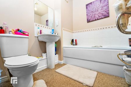 2 bedroom ground floor flat to rent - Photo 2