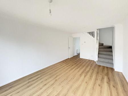 2 bedroom terraced house to rent - Photo 2