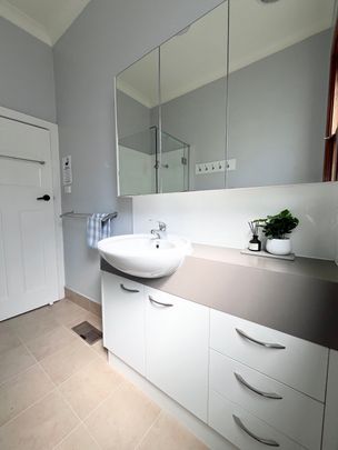 Surrey Hills - Photo 1