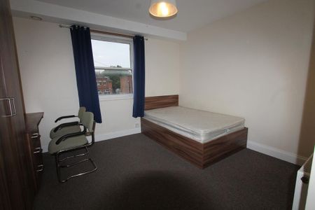 4 bedroom flat to rent - Photo 4
