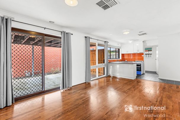 Stylish Unit with Comfort & Convenience! - Photo 1