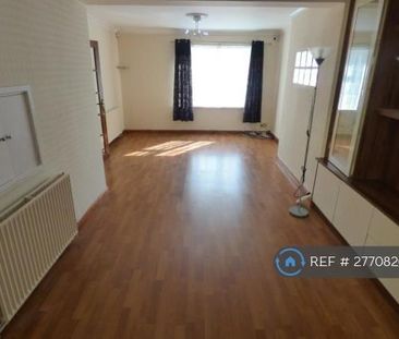 4 bedroom semi-detached house to rent - Photo 2