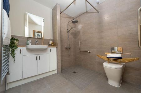 1 bedroom retirement property to rent - Photo 5