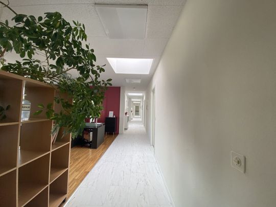 Large office in Neuchâtel / medical practice - Photo 1