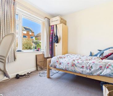 4 bedroom semi-detached house to rent - Photo 5