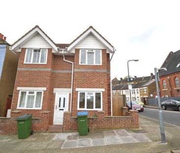 1 bedroom in a house share to rent - Photo 5