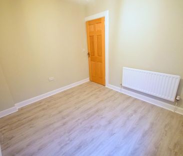 42 Greenore Street, BT68NF, Belfast - Photo 3