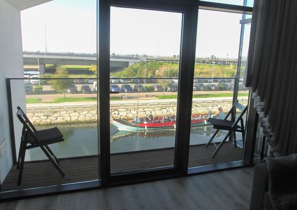 Fantástico apartamento T1 mobilado e equipado, novo, com vistas deslumbrantes sobre ria!