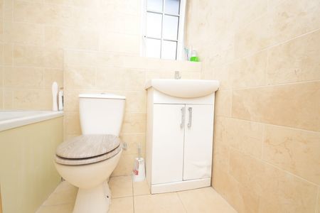 Room in a Shared Flat, Baxter House, E3 - Photo 5